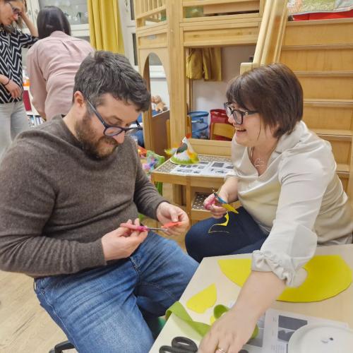 Eltern am Basteln