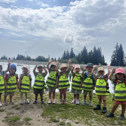 Kinder am Stausee