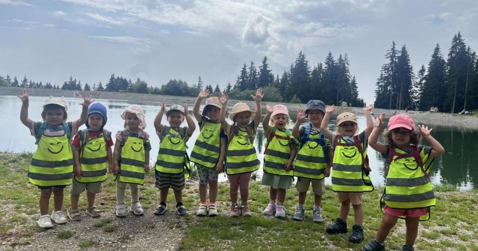 Kinder am Stausee